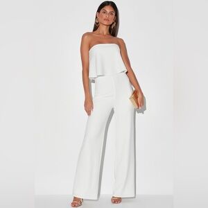 White Strapless Wide-Leg Jumpsuit
Lulus white size small new without tag